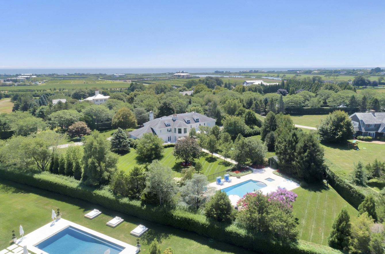 , Southampton Estate In The Fordune Enclave, Town &amp; Country Real Estate
