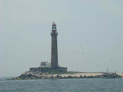 , Little Gull Island And Lighthouse: Gavel fell at Auction for $381,000, Town &amp; Country Real Estate