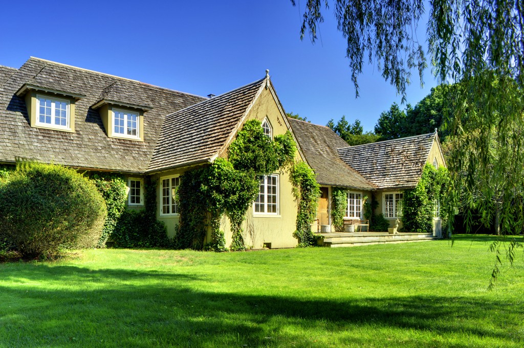 , Hamptons Real Estate News: Ammon Estate Sold, Town &amp; Country Real Estate